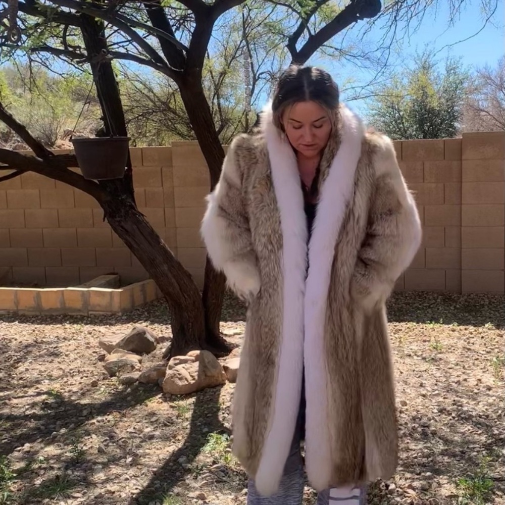 Luxurious Fur full length Coat - Picture 3 of 12